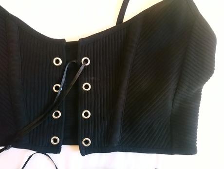 Dámsky čierny crop top so šnerovaním, new look, 40, new look,40