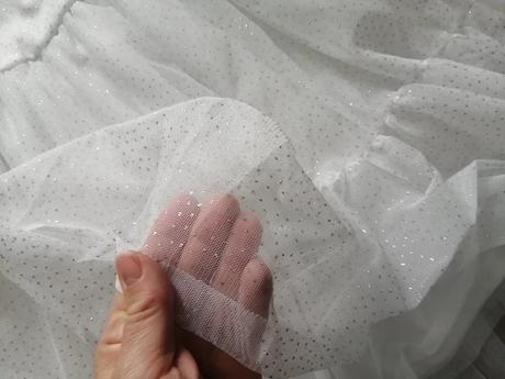 Krásne biele šaty so striebornými bodkami, sinsay,128