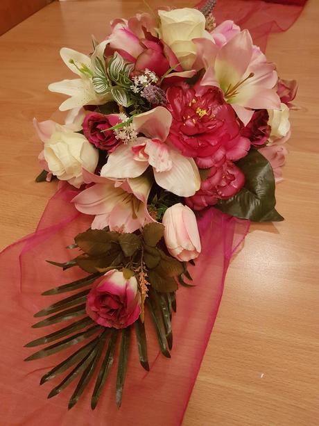 Kvetinová výzdoba na auto, 