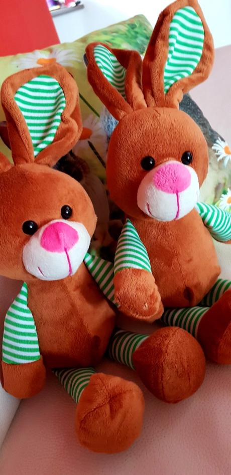 Velkonocny plysovy zajko,