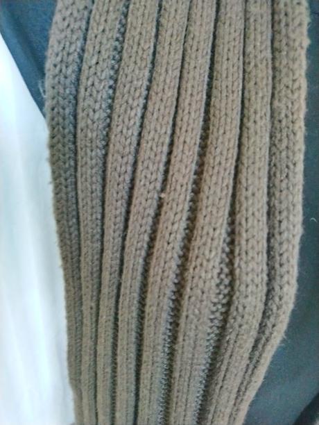 Hnedý šál bench, bench