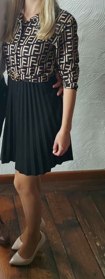 Dámske šaty so skladanou sukňou, 