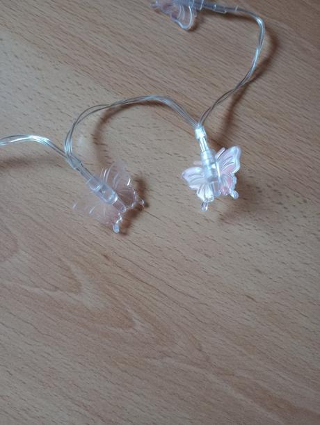 Svetielka motýliky, 