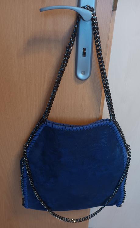 Modra vacsia kabelka, 