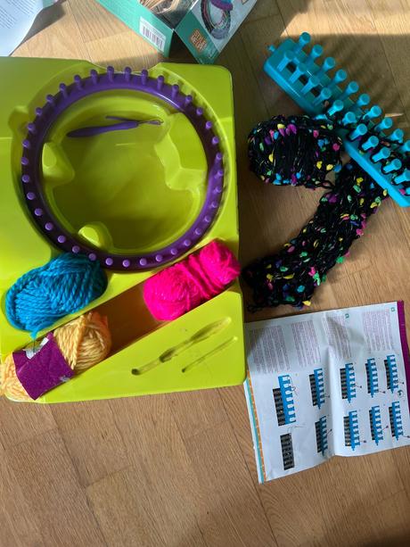 Rainbow knitting, 