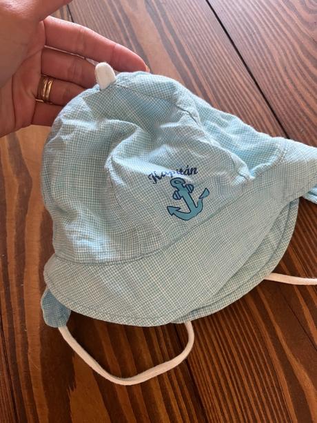 Klobúk na zaviazanie, 74