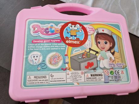 Lekarsky kufrik s prislusenstvom, 