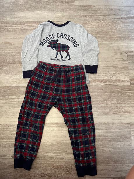 Pyzamo vianocne, h&m,98