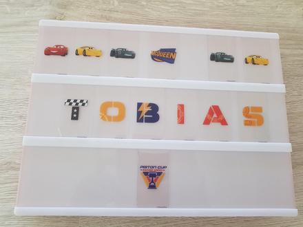 Svietiaca tabuľa a 85 písmeniek,