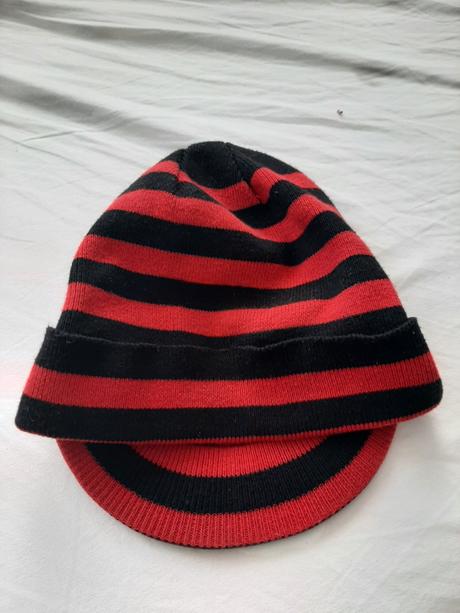 Čiapka so šiltom, 86