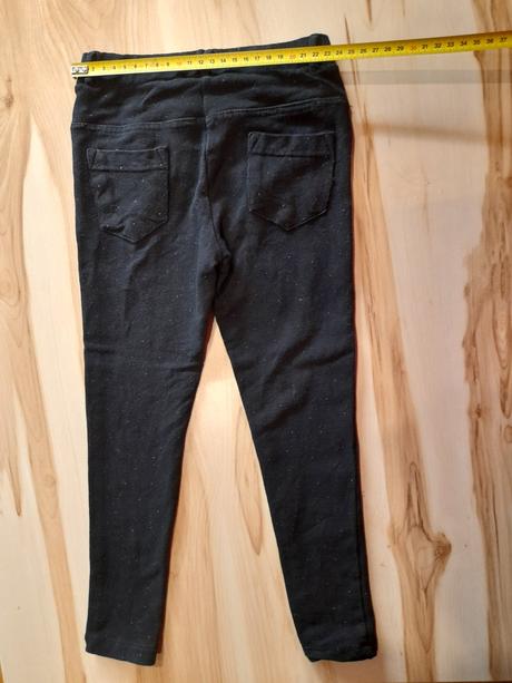 Čierne džegíny s bodkami, pepco,110