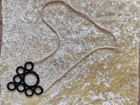 Textilný náhrdelník,