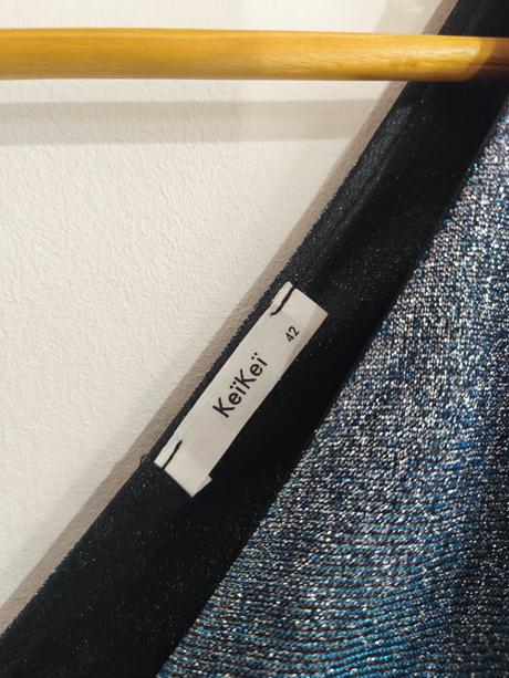 Šaty z lesklej látky, so štítkom, 42