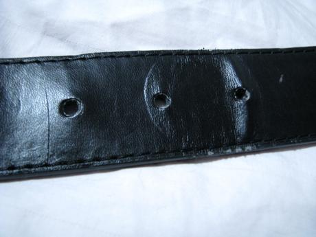 Vyšívaný koženkový opasok,