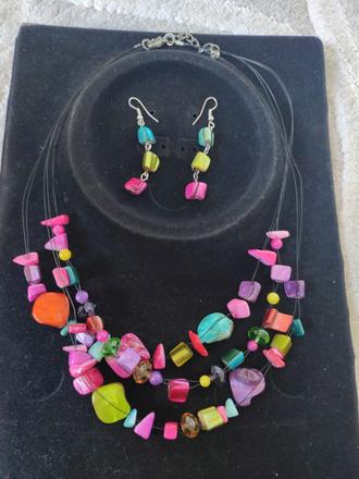 Náhrdelník a náušnice,