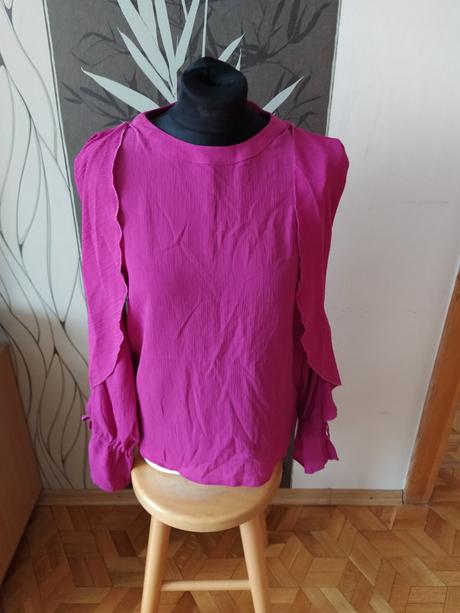 Cyklámenova blúzka s volánikmi na rokavoch., m