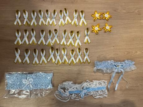 Svadobne pierka + podvazky, 