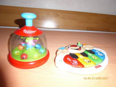 Pre najmenších-potlač a guličky sa točia, hrkajú,