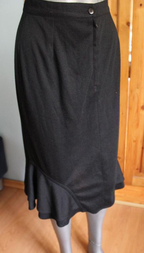 Sukna s vyssim pasom, s