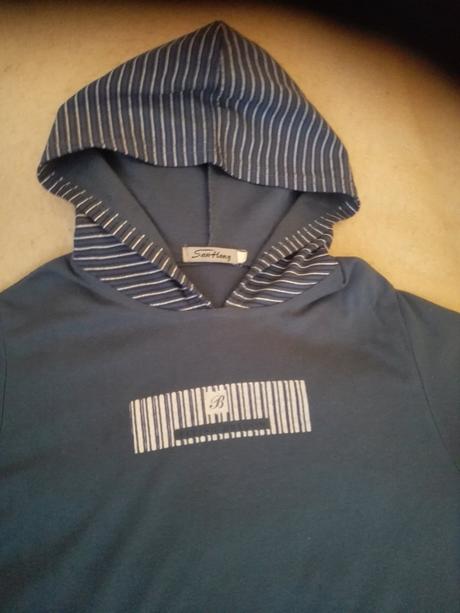 Mikina s kapucňou, 158