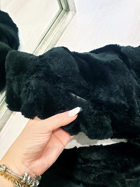 Čierny kožuch l, l