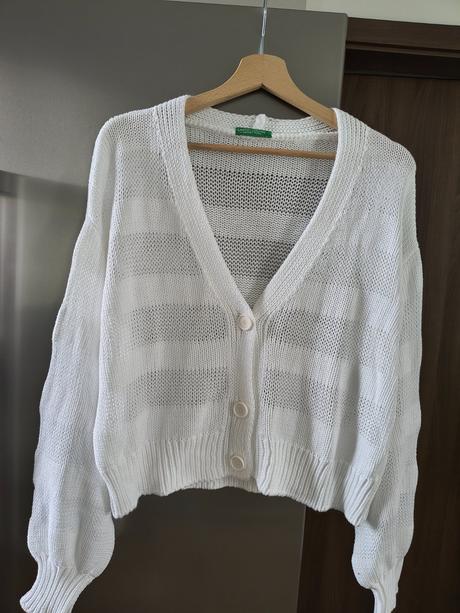 Benetton voľný biely nádherný sveter na gombíky, benetton,m