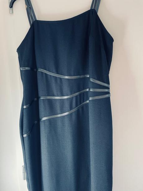 Šaty na ramienka a sako, 42