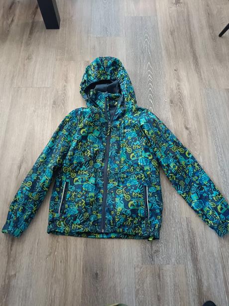 Nepremokavá bunda, 146