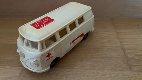 Retro sanitka na zotrvačník, 