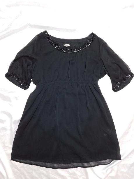 Velmi pekne šaty, 38