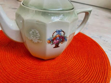 Starožitný perleťový čajník, 