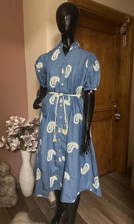 Letné šaty so vzorom a opaskom, l / m