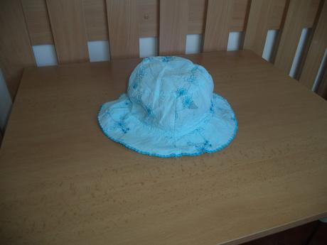 Klobúčik na leto, baby club,104
