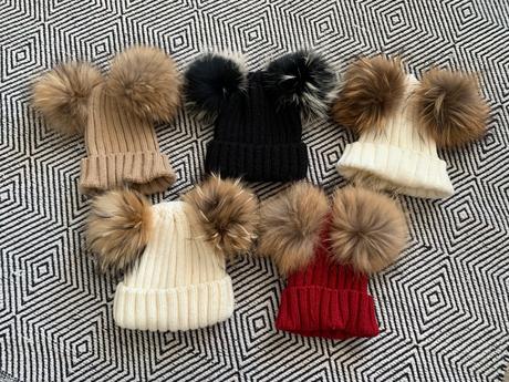 Ciapky pletene s brmbolcami, 92