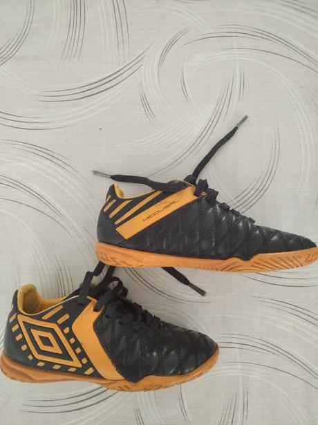 Halovky, umbro,30