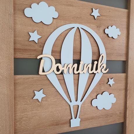Drevená dekorácia lietajúci balón s menom,