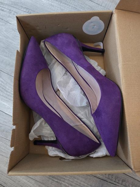 Fialové lodičky, next,41