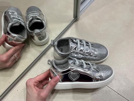 Dievcenske tenisky, 28