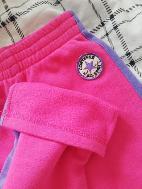 Tepláky converse 104-110 cena spolu, 104