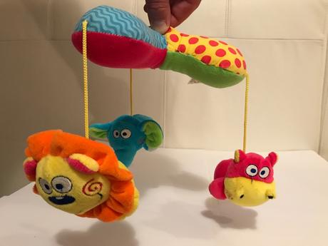 Zvieratká na hraciu hrazdičku,