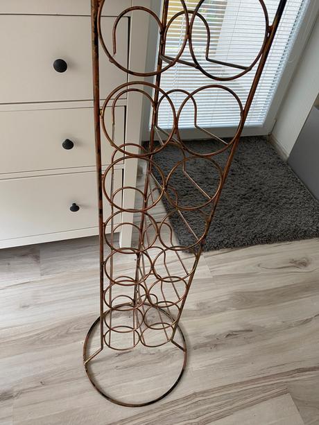 Krásny medený stojan na vínové fľaše, 