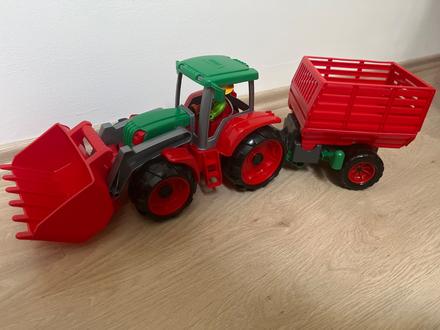Lena traktor s vlečkou,