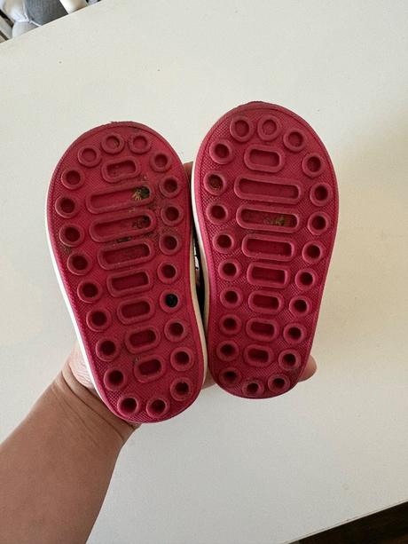 Sandálky, lasocki,19