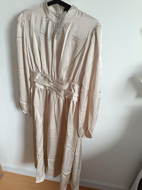 Nove satenove spolocenske saty, s