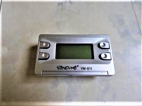 Mini budík s kalendárom, 