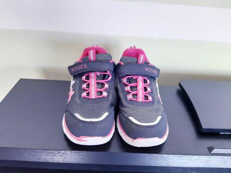 Tenisky s bielou podrazkou zn. venice, 34