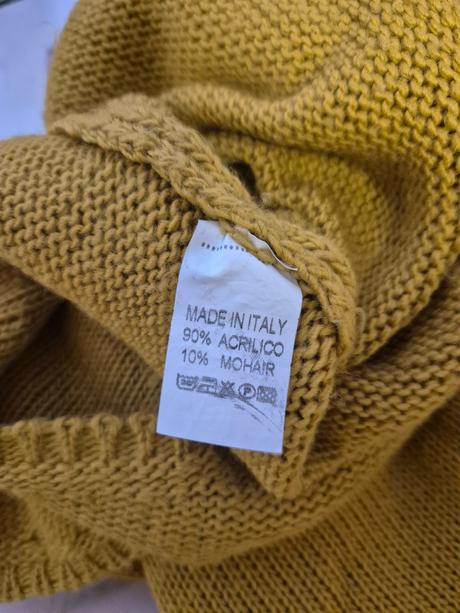 Zlty pulover, 