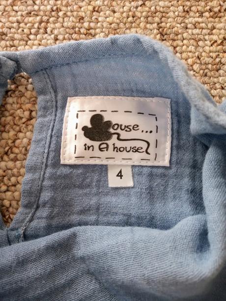 Mušelínové šaty, 128