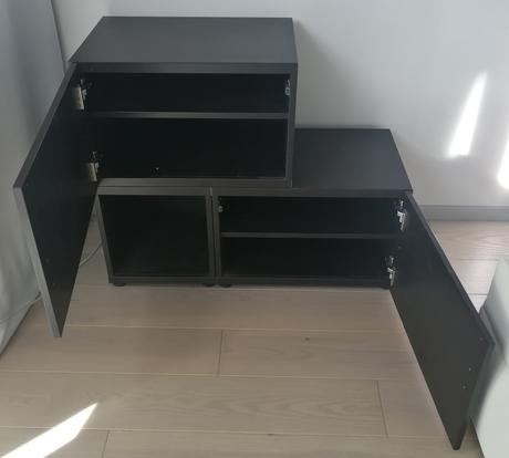 Ikea skrinky s dvierkami a policami,