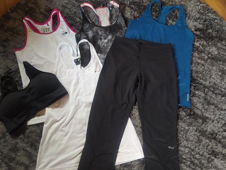 Balík športového oblečenia, s